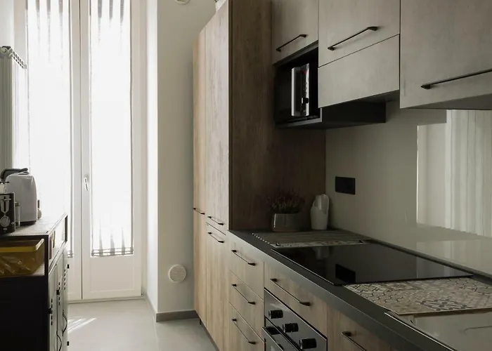 Urban Luxury Apartment *